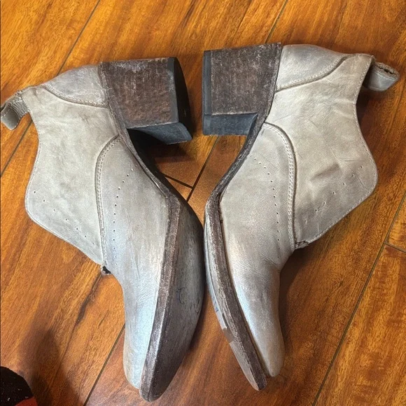 Freebird Leather “Sarah”
Shoe Booties in custom Silver Wash! - Picture 2 of 12